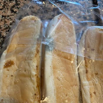 Migros Hemen Sanal Market’te Son Kullanma Tarihi Geçmiş Ve Küflenmiş UNO Ekmeği