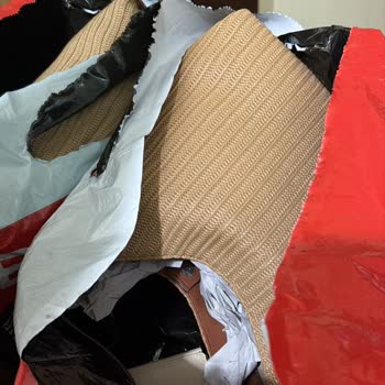 Boyner'den Gelen Çantalar Pazar Poşetiyle Kargolandı Ve Yanlış Ürün Gönderildi