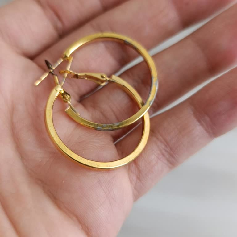 Gold Renkli Küpeler Kararmış Şekilde Geldi Değişim Ve İade Talebi