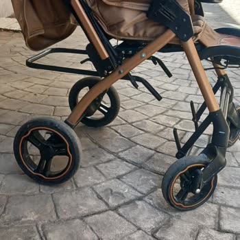 Garanti Kapsamındaki Çocuk Arabası Kırıldı, Mağaza Tüketici Hatası İddiası Ve Ücret Talep Ediyor
