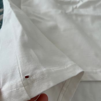 Ekru Süprem Basic Body Ürününde Delik Şikayeti Ve Değişim Talebi