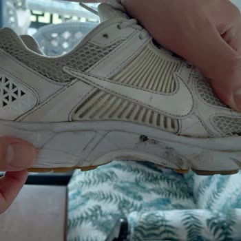 Nike Zoom Vomero Sneaker Kısa Sürede Yanlardan Sökülme Ve Mağaza Reddetmesi