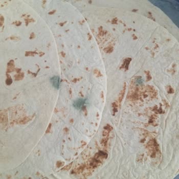 BİM Şubesinde Küflü Lavaş Tortilla Ürününde Sağlık Endişesi Ve İade Talebi