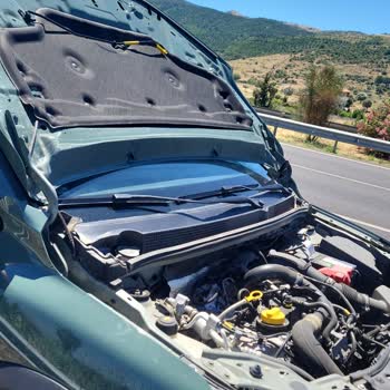 Garanti Altındaki Dacia’da Kaput Demiri Kendi Kendine Kırıldı, Güvenlik Riski İddiası