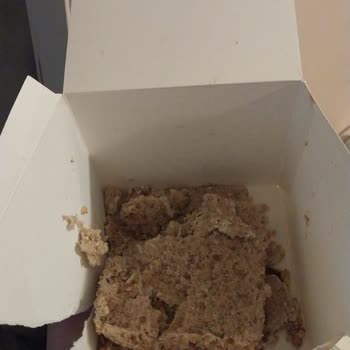 Paketleme Özensizliği: Kremalı Tarafı Alt Tarafa Düşen Pasta
