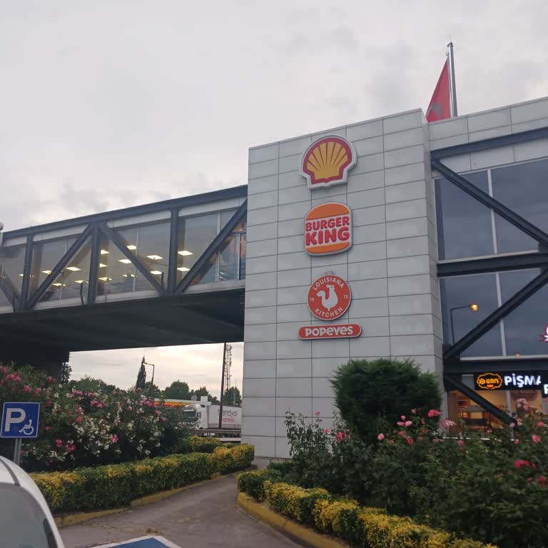 Shell İçindeki Popeyes Şubesinde Personel Davranışı Ve Ürün Kalitesi Şikayeti