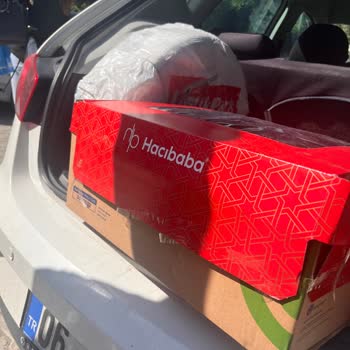 Hacıbaba Pastaneleri Çöpten Kutuyla Paketlenen Doğum Günü Pastası Ve Müdürün Saygısız Davranışı