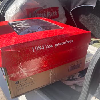 Hacıbaba Pastaneleri Çöpten Kutuyla Paketlenen Doğum Günü Pastası Ve Müdürün Saygısız Davranışı
