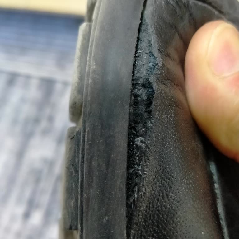 Ayakkabının Deri Parçalanması Ve Mağaza Sorumluluk Reddi