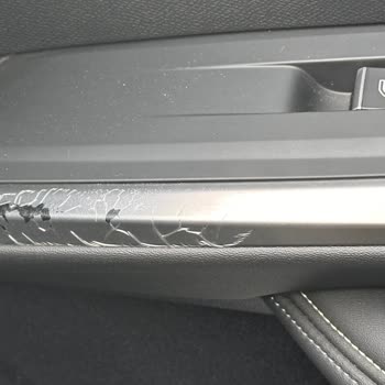 Peugeot E-3008 Kapı Kromajları Soyulması Ve Yetkili Servis İhmali