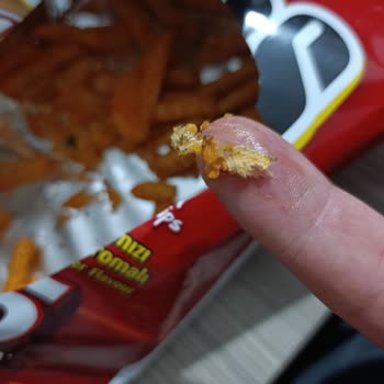 Yemekte Lastik Bulunması Nedeniyle Şiddetli Mide Bulantısı Ve Özür Talebi