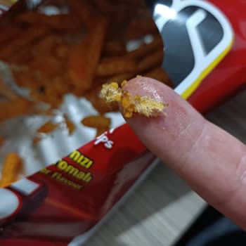 Yemekte Lastik Bulunması Nedeniyle Şiddetli Mide Bulantısı Ve Özür Talebi