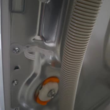 Yetkili Servisin Hatalı Kurulumu Çamaşır Makinesine Zarar Verdi
