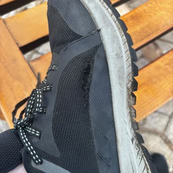 Skechers Ayakkabısında Kısa Sürede Yırtılma Ve Üretim Hatası Reddi