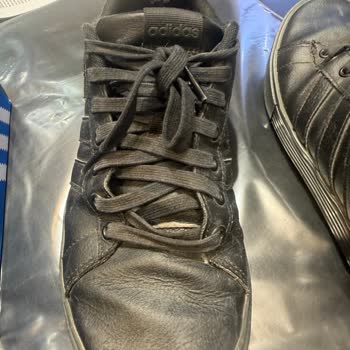 Kısa Sürede Yırtılan Ve Solan Adidas Ayakkabı: Değişim Veya İade Talebi