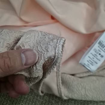 Kısa Sürede Tiftiklenen Elbiseye Üretim Hatası İddiası Ve Değişim Reddi