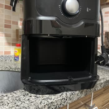 Airfryer Çekmecemdeki Soyulma Sorunu Garanti Kapsamında Değişim Talebi