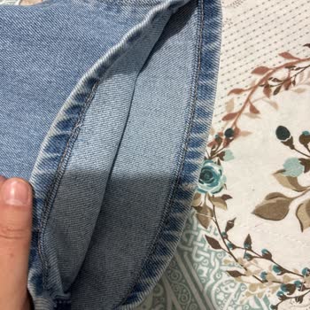 Mavi Jean Pantolonunda Hızlı Renk Solması Ve Ağ Bölümünde Yırtılma