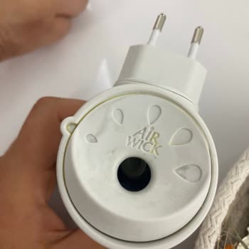 Air Wick Elektrikli Ürün Vestiyer Boyasını Soydurdu, Tamir Ve Ücret İadesi Talebi
