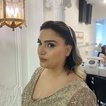 İzellik Makeup'ta Nişan Makyajı İçin İlgisiz Çalışanlar Ve Satış Baskısı