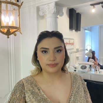 İzellik Makeup'ta Nişan Makyajı İçin İlgisiz Çalışanlar Ve Satış Baskısı