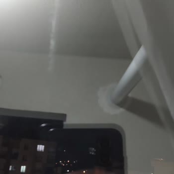 Albert Genau Balkondaki Camın Sürekli Sökülmesi Çocuk Güvenliğini Tehdit Ediyor