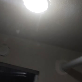 Albert Genau Balkondaki Camın Sürekli Sökülmesi Çocuk Güvenliğini Tehdit Ediyor