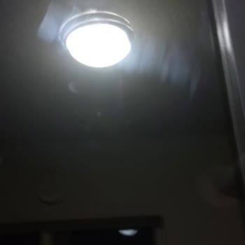 Albert Genau Balkondaki Camın Sürekli Sökülmesi Çocuk Güvenliğini Tehdit Ediyor