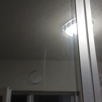Albert Genau Balkondaki Camın Sürekli Sökülmesi Çocuk Güvenliğini Tehdit Ediyor