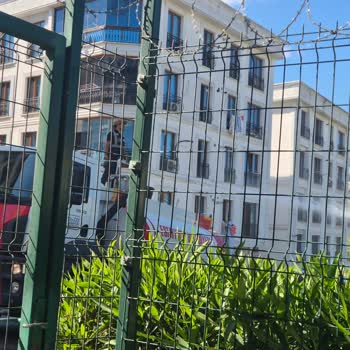Esenyurt Belediyesi Sulama Tankeri Bahçemize Zarar Verdi