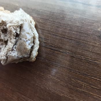 BİM Ekmeğinde Plastik Parça Bulunması Sağlık Güvenliğini Tehdit Ediyor