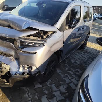 Citroen Berlingo Airbagları Çarpışmada Açılmadı Ve Güvenlik Sorumluluğu Reddi