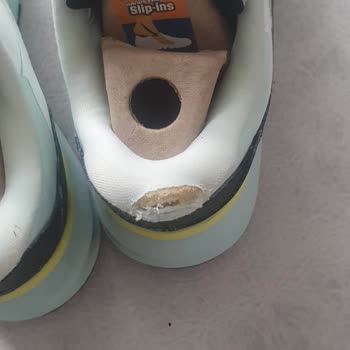 Skechers Glide Step Modelinde Kısa Sürede Topuk Aşınması
