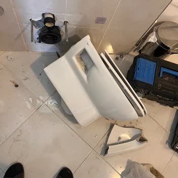 Ustanın Kırdığı Klozet Ve Defolu Ürünler Nedeniyle Yaşadığım Mağduriyet