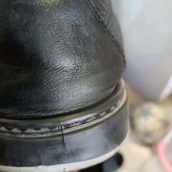 Derimod Ayakkabısının Dikiş Yerinden Ayrılması Üzerine Değişim Talebi