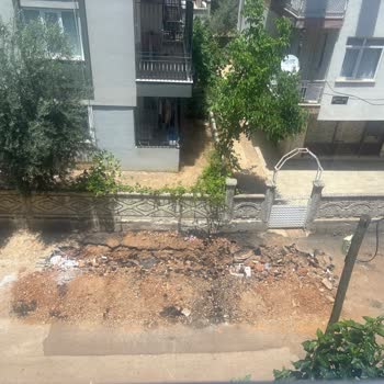 Kapatılmayan Su Çukuru Yol Güvenliğini Tehlikeye Atıyor
