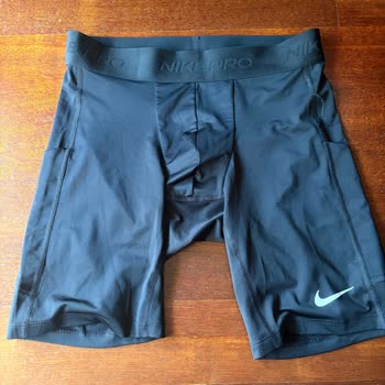 Az Kullanımda İplik Sökülmesi Nedeniyle Nike Taytın Değişimi Gerekiyor