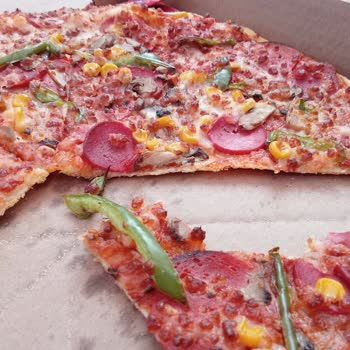 Uşak Domino's Şubesinde İnce Hamur Ve Az Malzemeli Pizza Kalitesine Şikayet