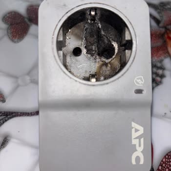 Schneider Electric Apc Akım Koruma Piriz Yanması