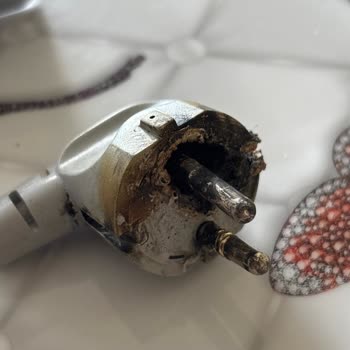 Schneider Electric Apc Akım Koruma Piriz Yanması
