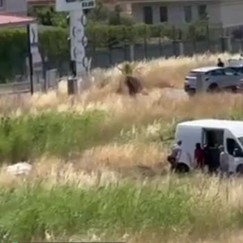 Beylikdüzü Belediyesi Kalyon Evlerinin Önündeki Boş Araziye Rastgele Çöp Atılması