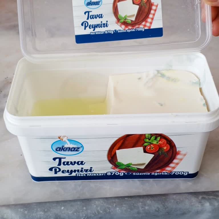 Küflü Peynir Ve Mağaza Yetkilisinin İlgisiz Tutumu