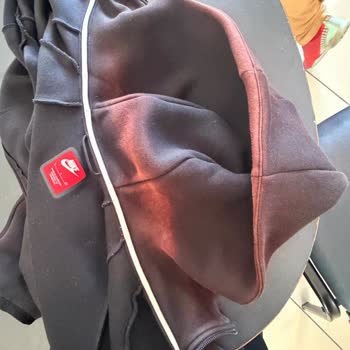 Nike Cekette Hızlı Renk Solması Ve Mağazanın İlgisizliği