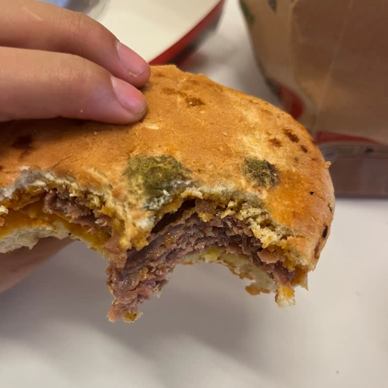 Arby's Şubesinden Küflü Beef'n Curly Gönderildi, Çözüm Sunulmadı