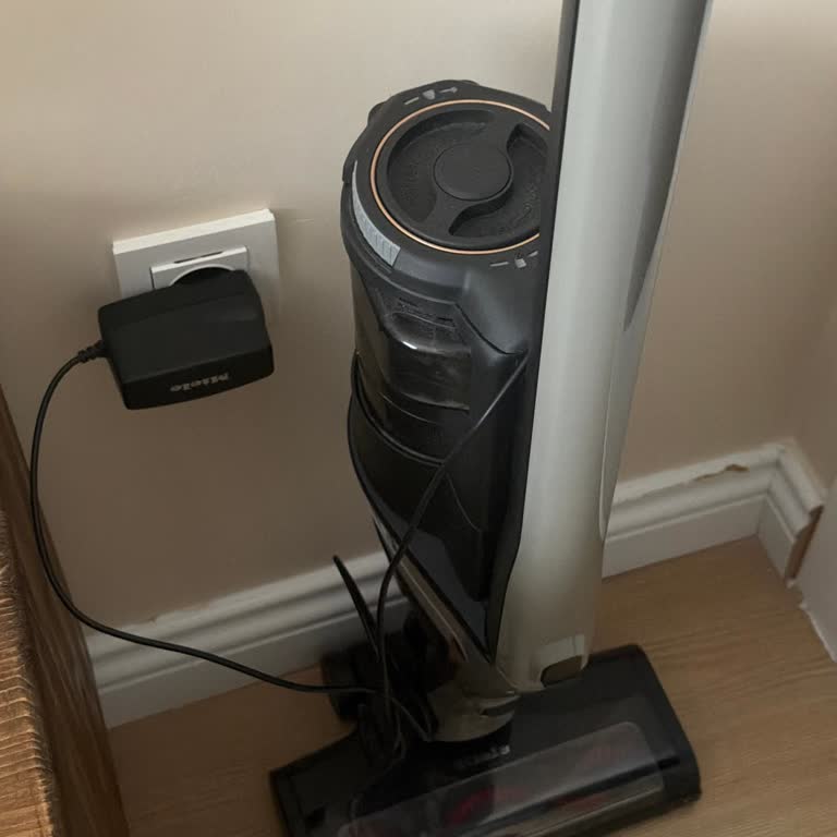Miele HX2 Süpürge Duvara Asma Aparatı Eksikliği Ve Teslim Edilmemesi