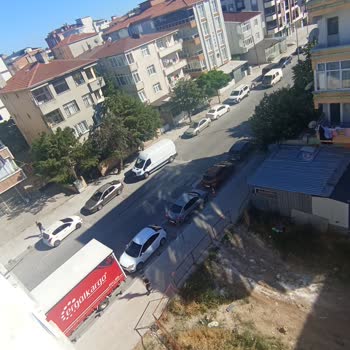Yasak Olmasına Rağmen Gürültülü İnşaat Çalışması Evde Ders Çalışmayı Engelliyor