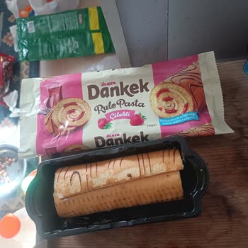 Gros Market'ten Alınan Ülker Dankek Rulo Pastada Kalitesiz Ve Şekilsiz Paketleme
