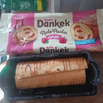 Gros Market'ten Alınan Ülker Dankek Rulo Pastada Kalitesiz Ve Şekilsiz Paketleme