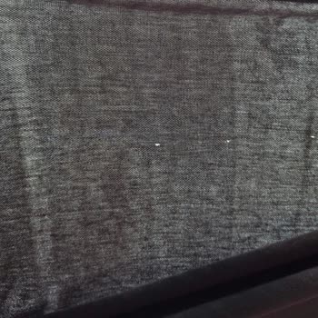 İlk Yıkamada Dört Delik Bulunan Tişört İçin Ücretsiz Değişim