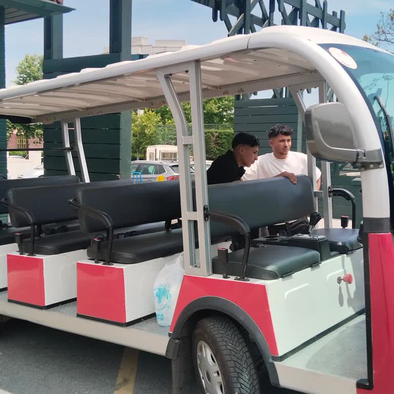 Ümraniye Belediyesi’ne Bağlı Osmangazi Millet Bahçesi Servis Aracının Çalışmaması Zorunlu Yürüyüş